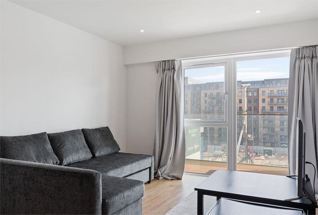 Property photo 1 of 11