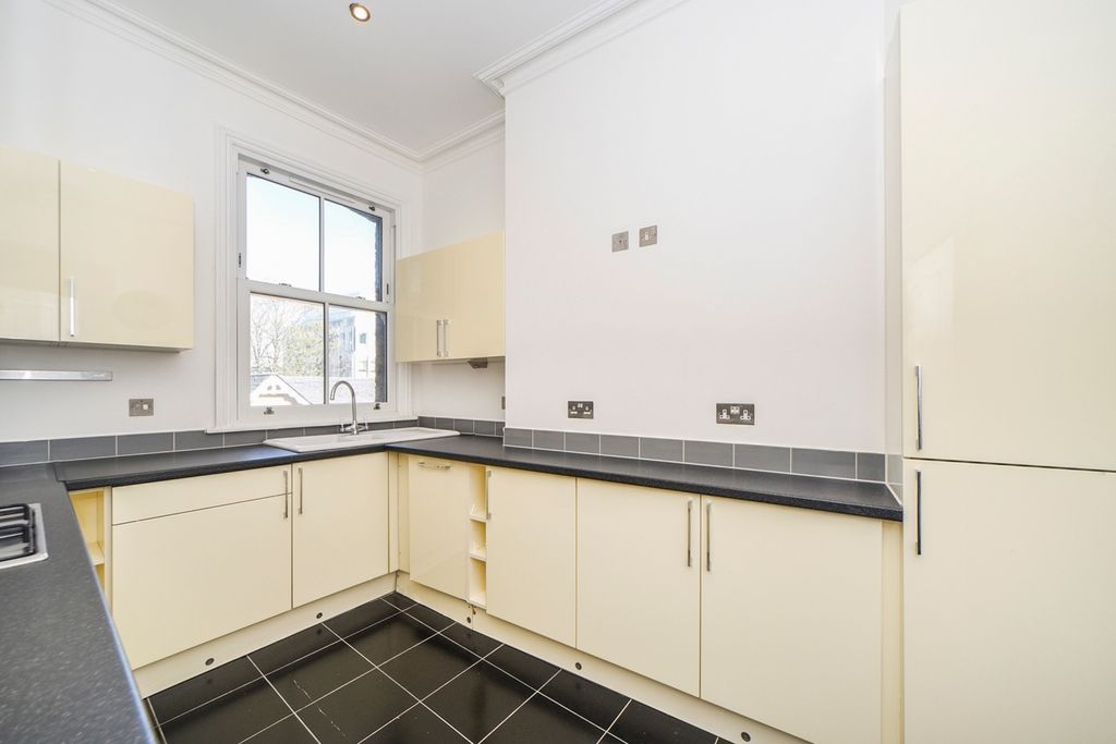 Property photo 3 of 6 Kitchen