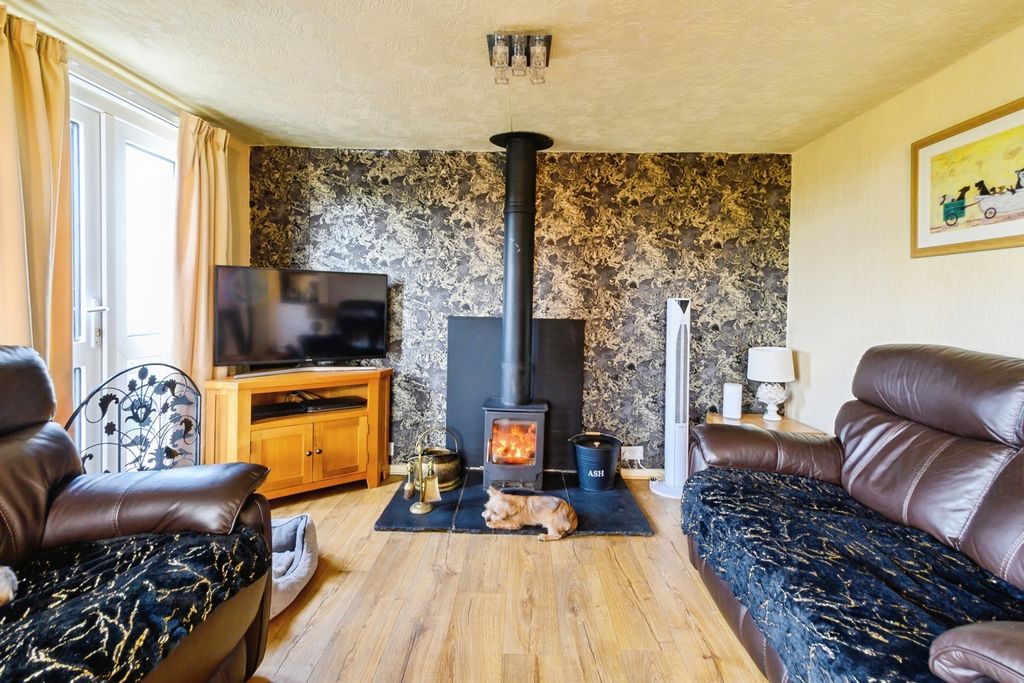 Property photo 3 of 22 Living Room