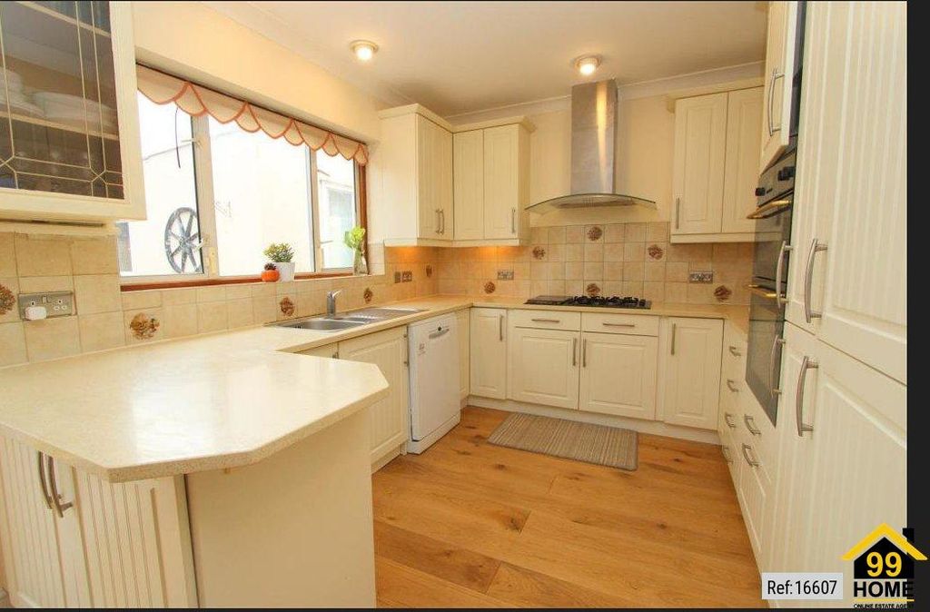 Property photo 3 of 10 Photo 2