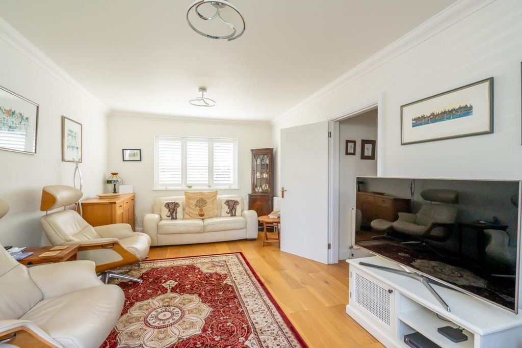 Property photo 2 of 19 Sitting Room.Jpg