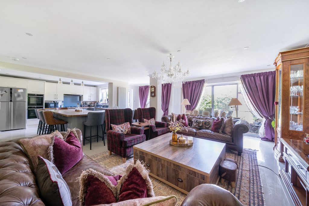 Property photo 2 of 25 1299911-2-683804c...