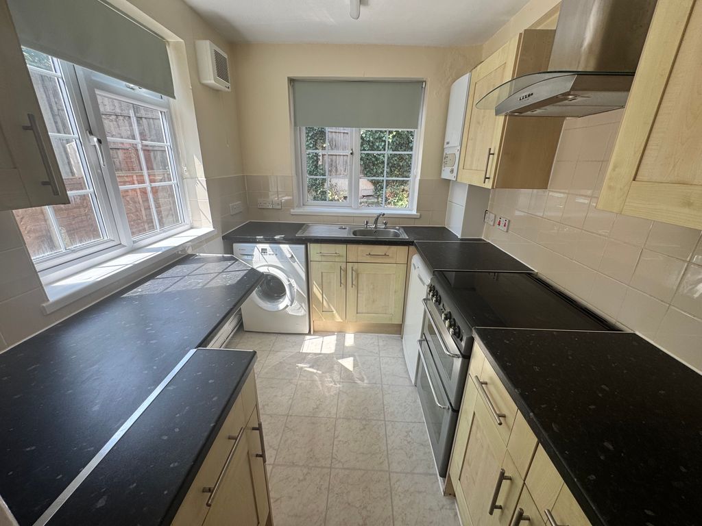 Property photo 2 of 7 Kitchen