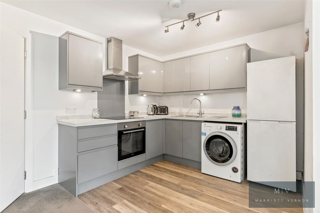 Property photo 2 of 10 Flat 5, 69, Porchester House MV-6.Jpg
