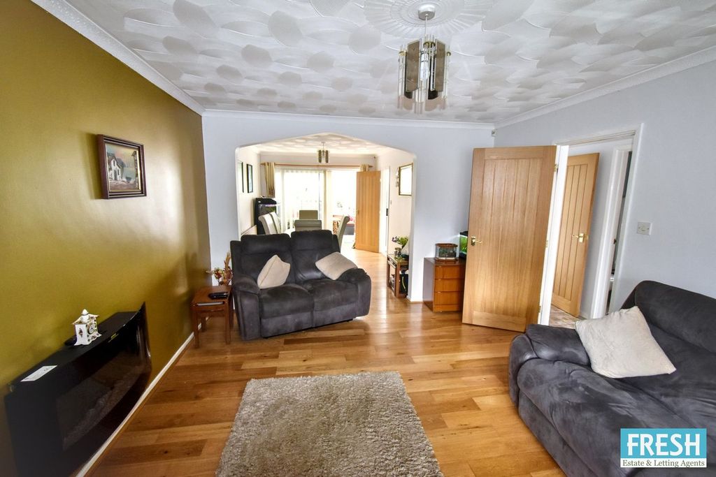 Property photo 3 of 37