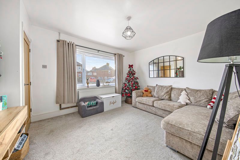 Property photo 3 of 25 Living-Room