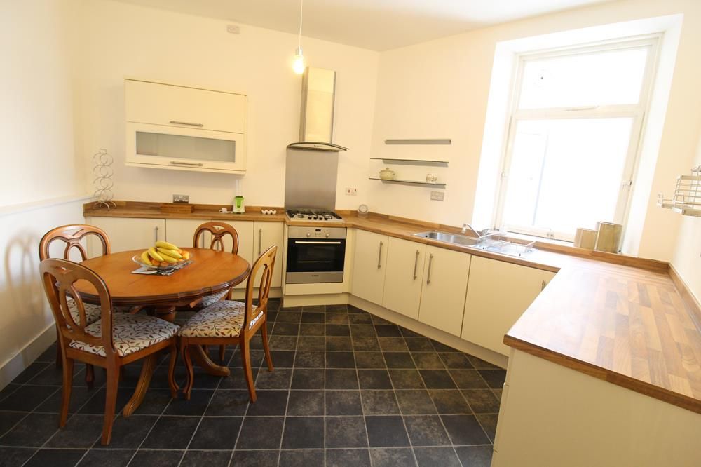 Property photo 2 of 6 Kitchen − Use
