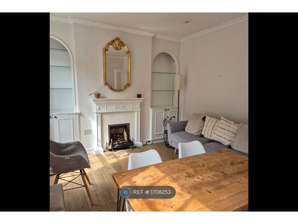 Property photo 1 of 8 Living Room