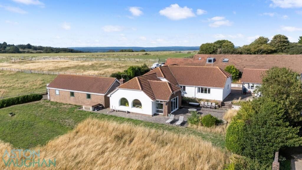 Property photo 2 of 48 4521031