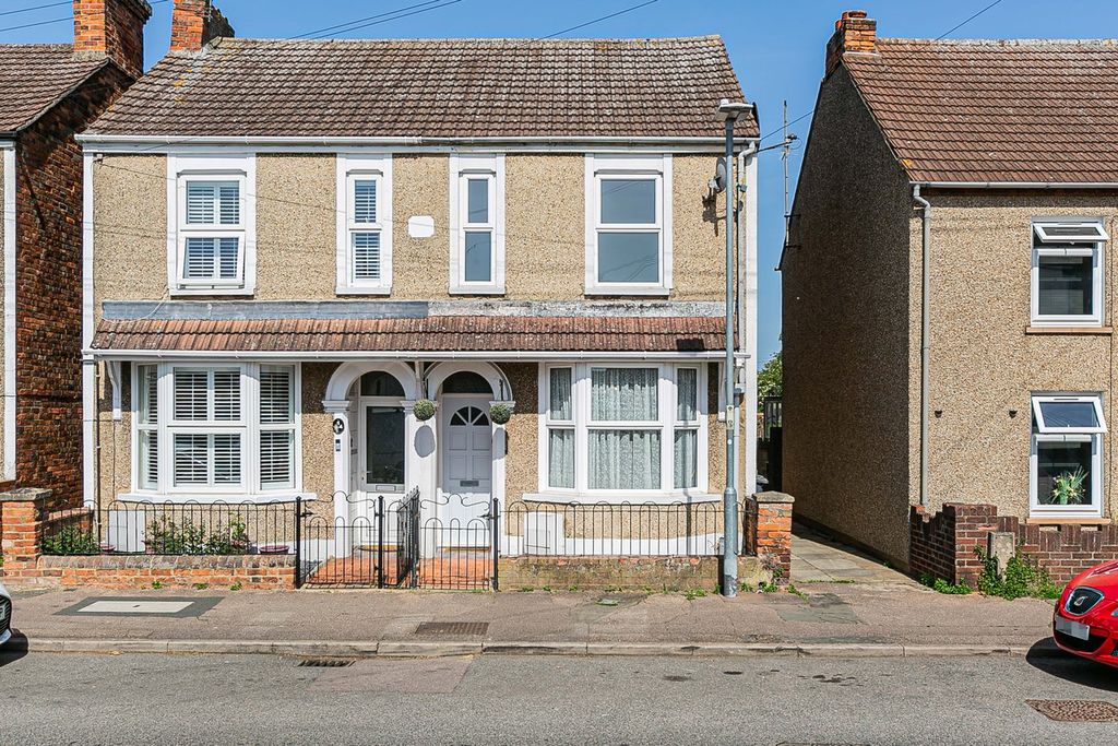 Property photo 1 of 32