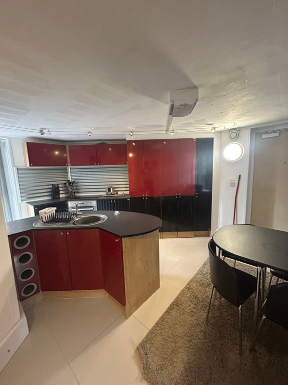 Property photo 3 of 7 Photo 2