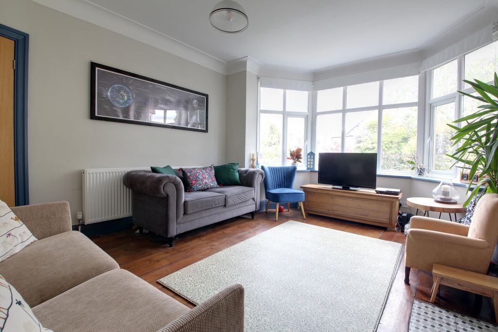 Property photo 2 of 22 Living Room