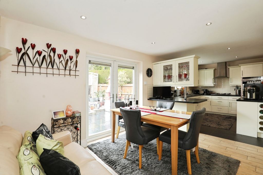 Property photo 3 of 20 Pbox-Img.Jpg