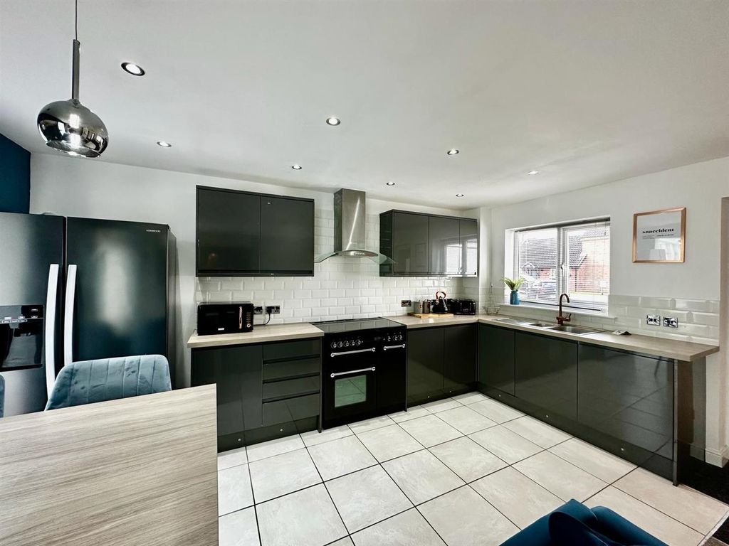 Property photo 2 of 16 Living Dining Kitchen