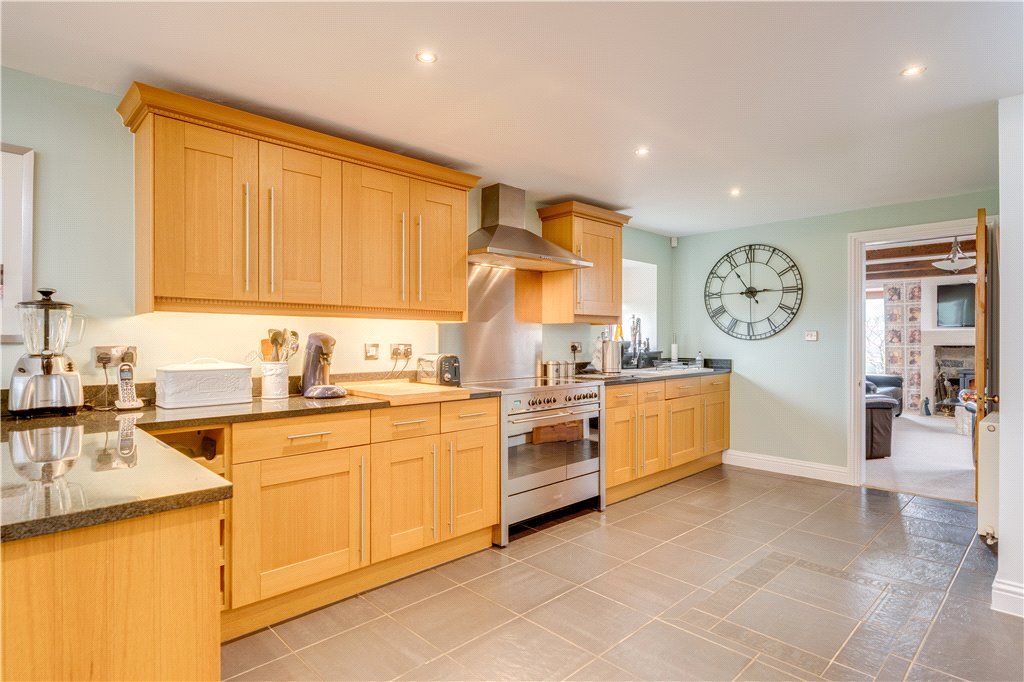 Property photo 2 of 19 Kitchen