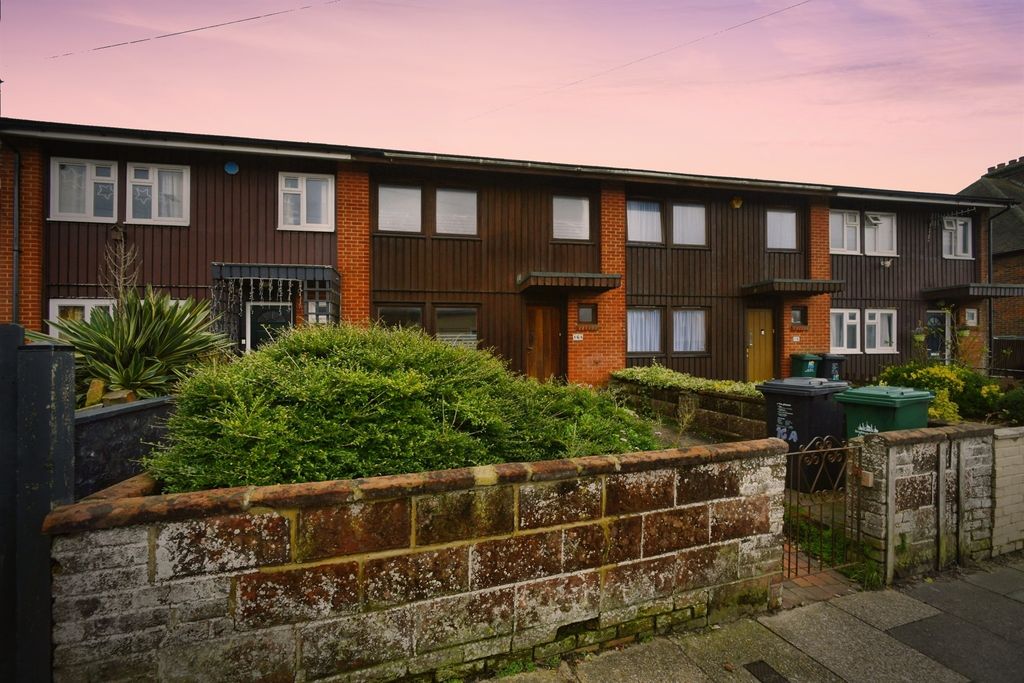 Property photo 1 of 18