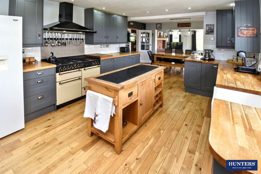 Property photo 2 of 32 Kitchen