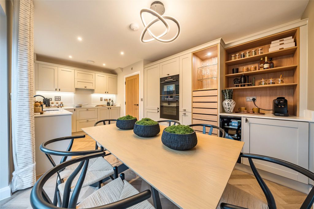 Property photo 2 of 11 Show Home