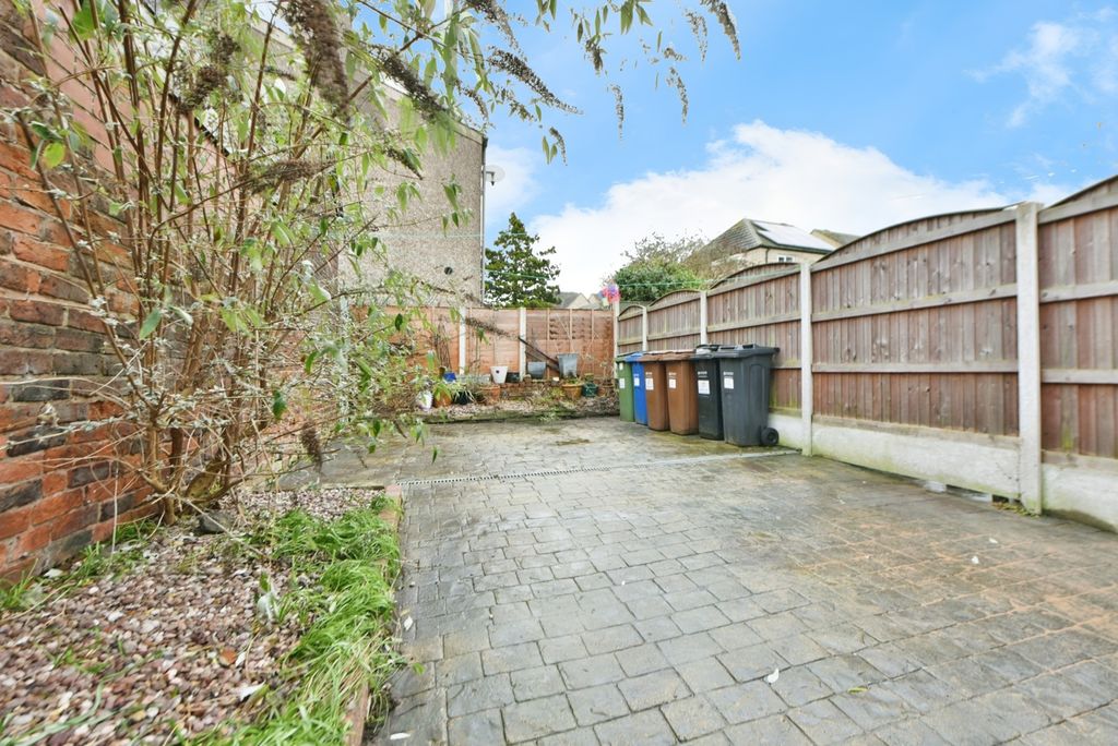 Property photo 2 of 25 Garden