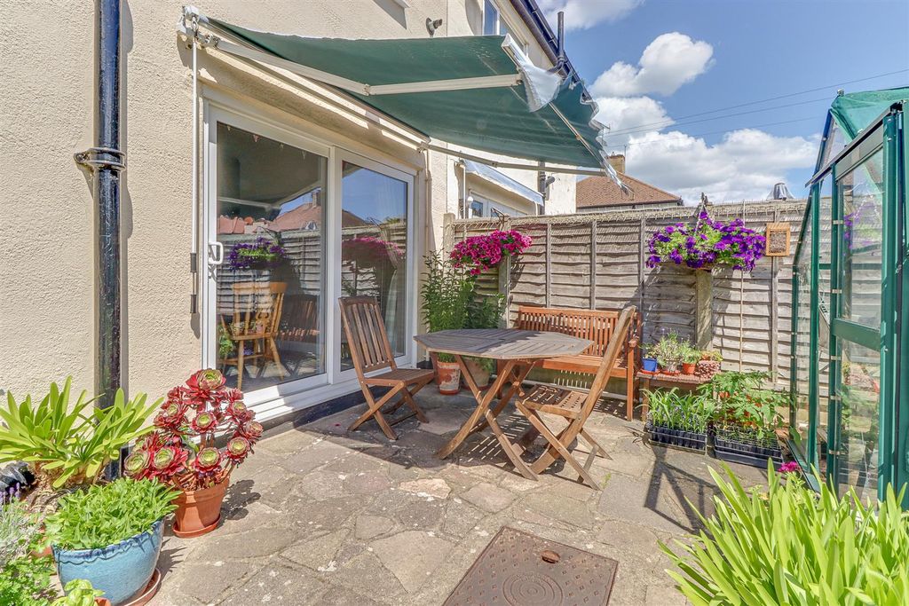 Property photo 2 of 22 Garden