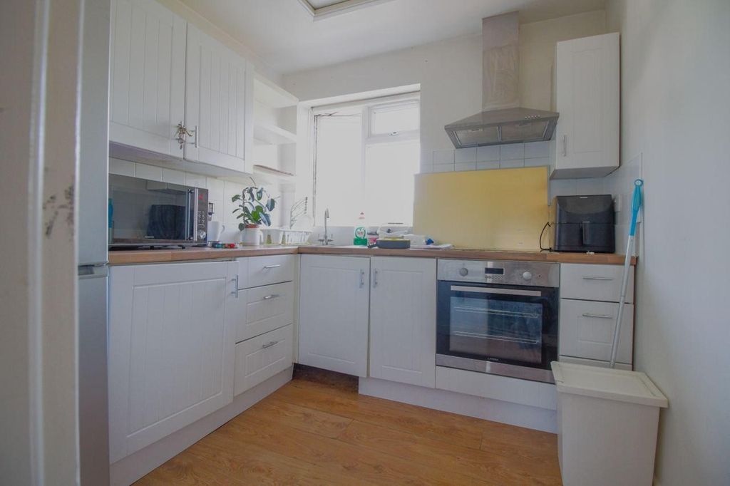 Property photo 1 of 2