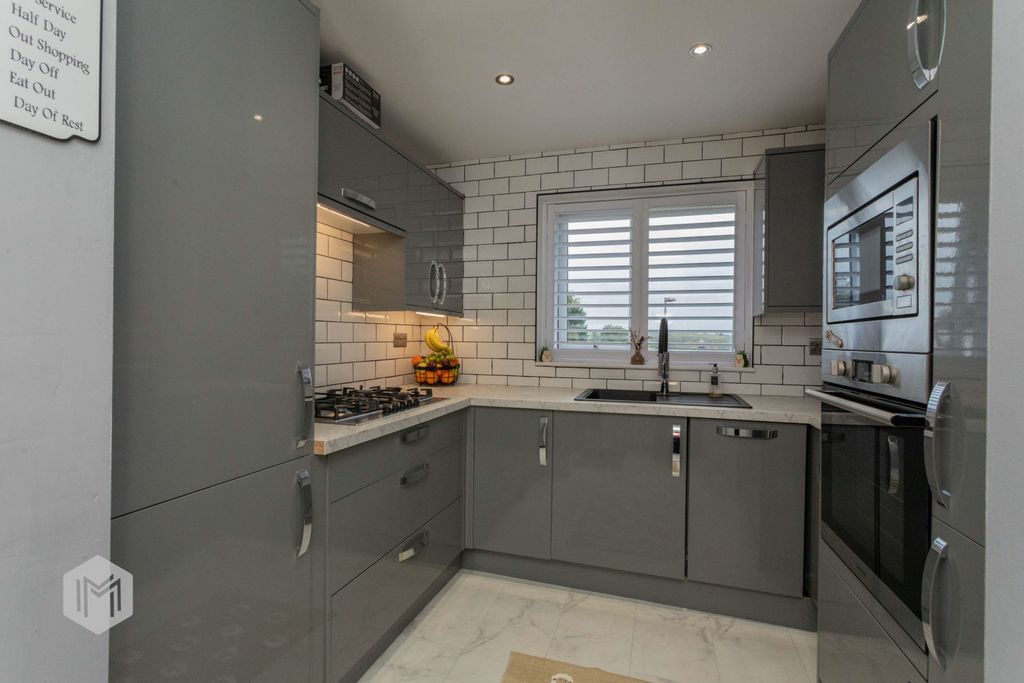 Property photo 3 of 37 Picture No. 42