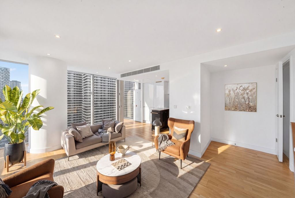 Property photo 1 of 13 Property_Bdfc_Liv...