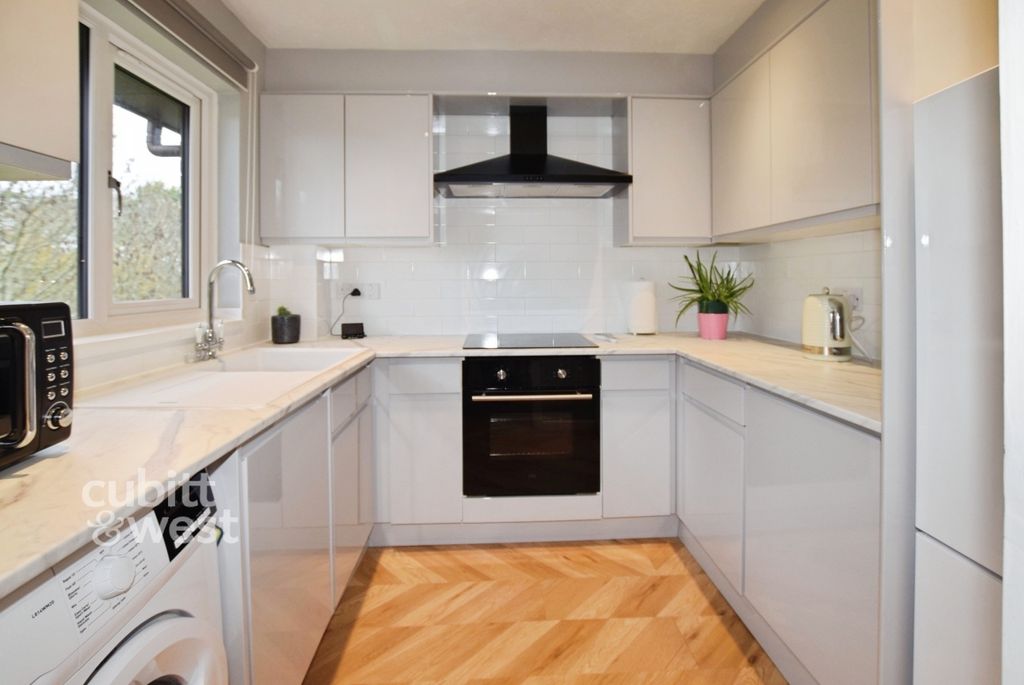 Property photo 2 of 13 Kitchen