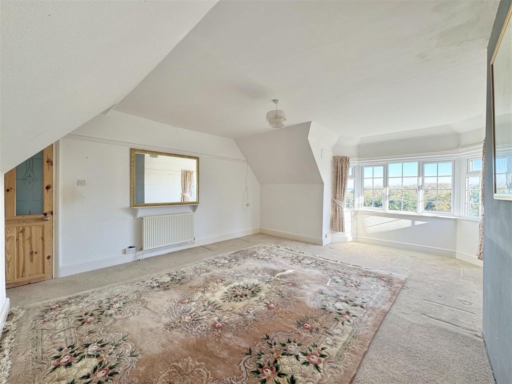 Property photo 3 of 33