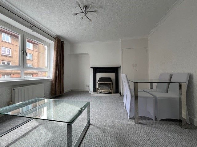 Property photo 1 of 10 Lounge