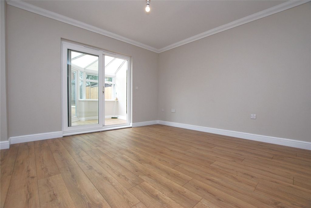Property photo 3 of 11 Picture No. 32