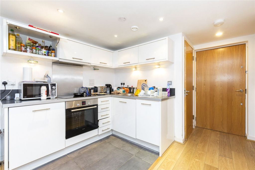 Property photo 3 of 9 Kitchen