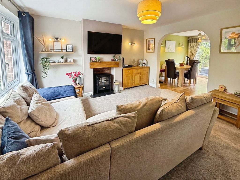 Property photo 2 of 19 Lounge