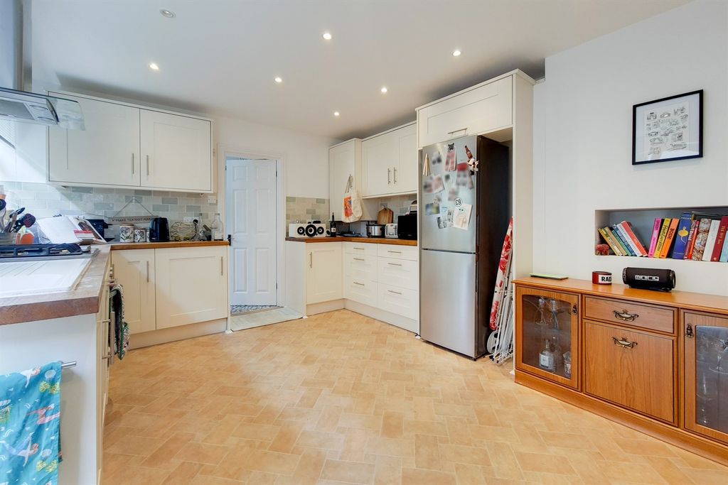 Property photo 3 of 13 Kitchen