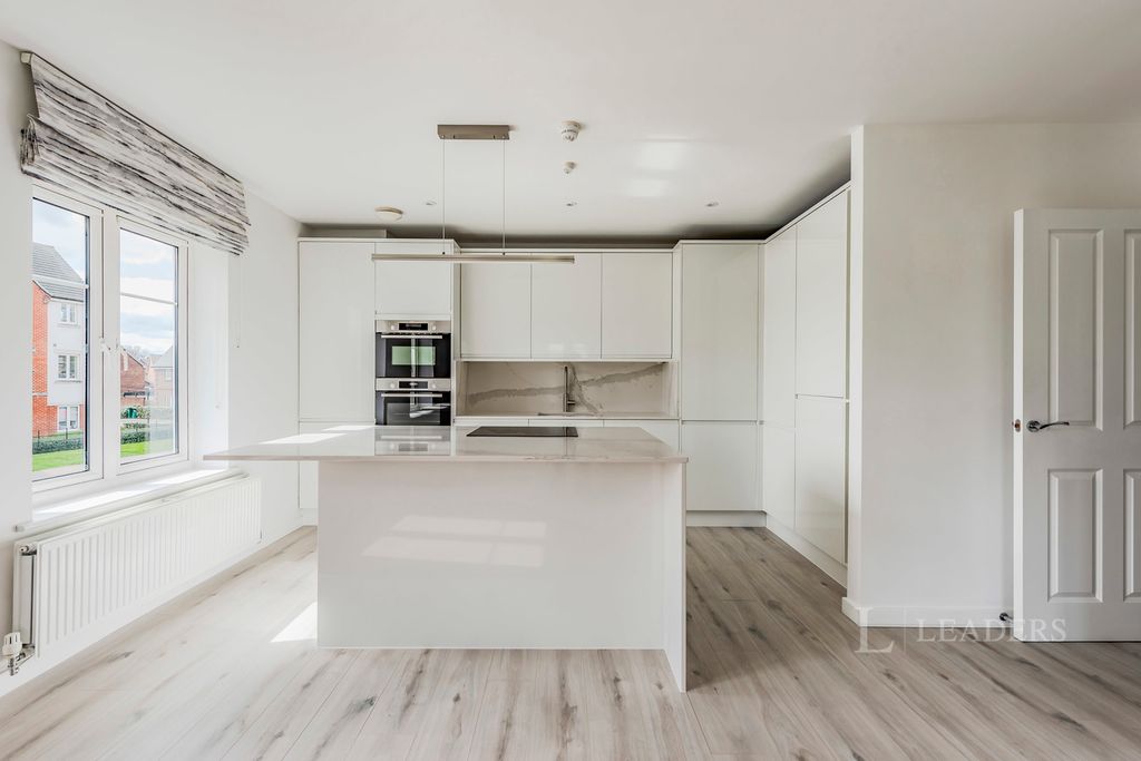Property photo 3 of 13 Kitchen