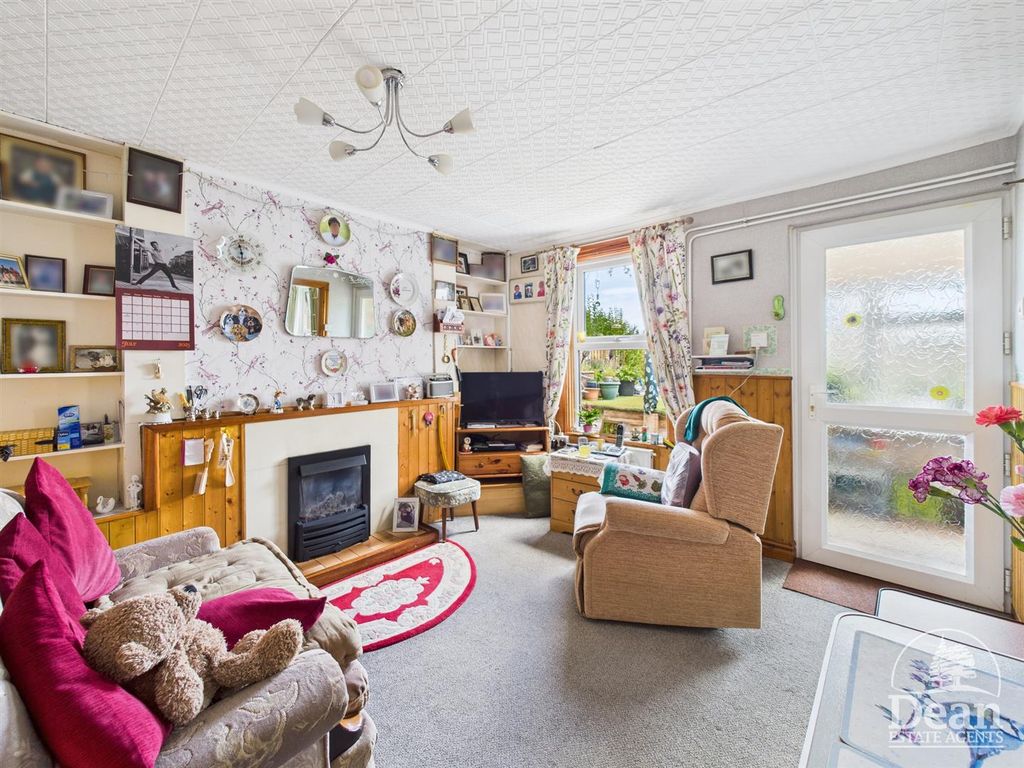 Property photo 2 of 20
