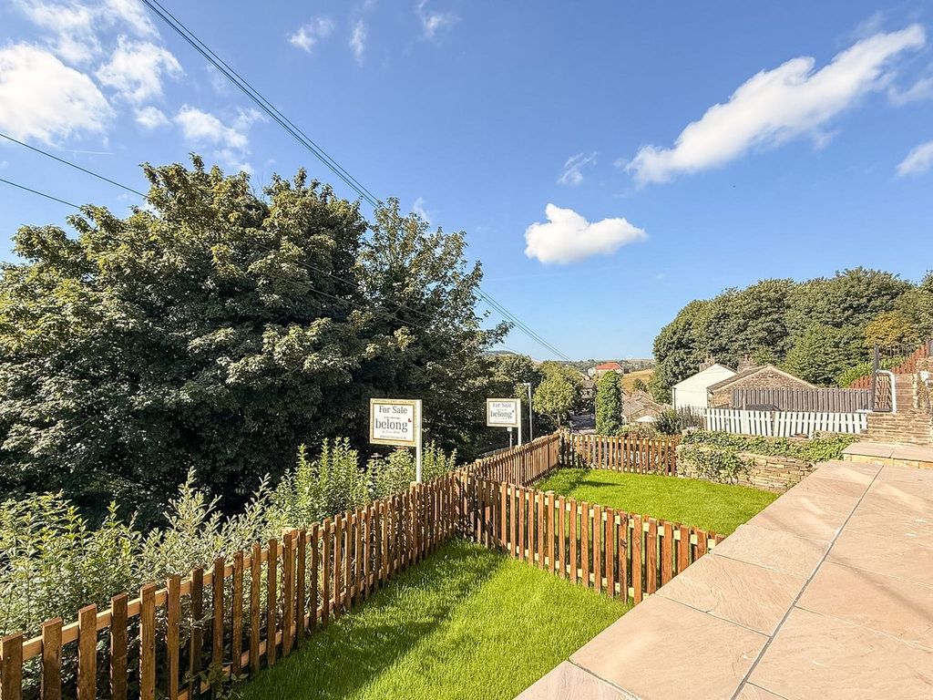 Property photo 2 of 40