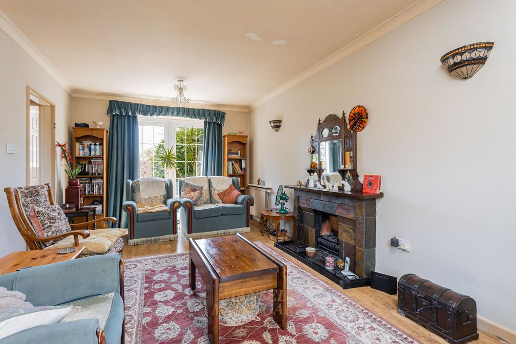 Property photo 2 of 32
