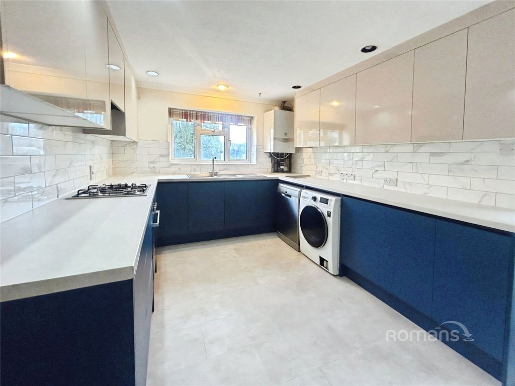 Property photo 2 of 16 Picture No. 04