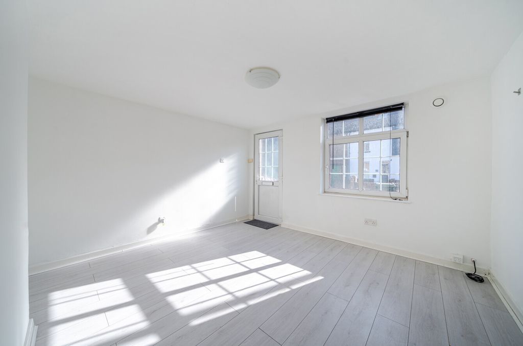 Property photo 2 of 20 1343486-4-68A8295...