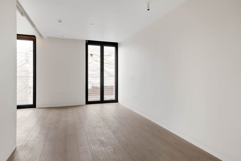 Property photo 2 of 14 Awinship-9167-04-...