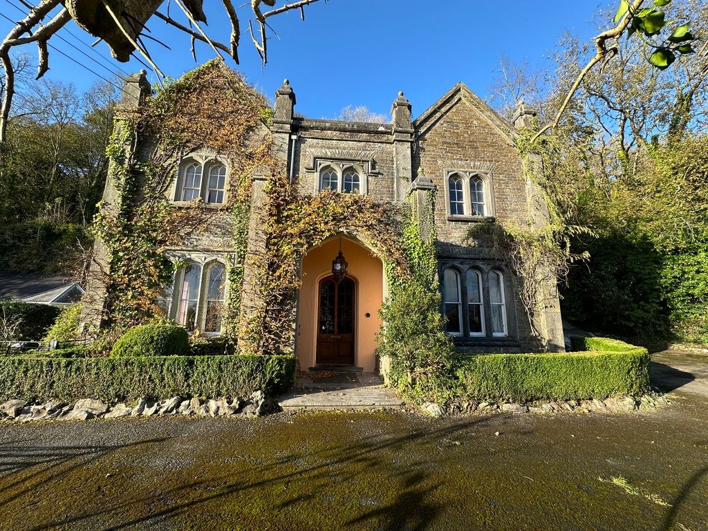 Property photo 3 of 32