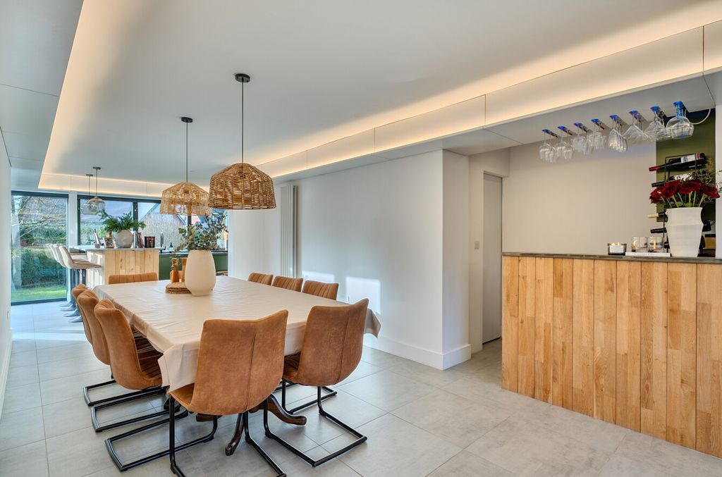 Property photo 3 of 21 1418219-11-699897...