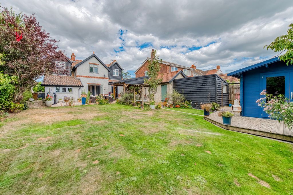 Property photo 1 of 32