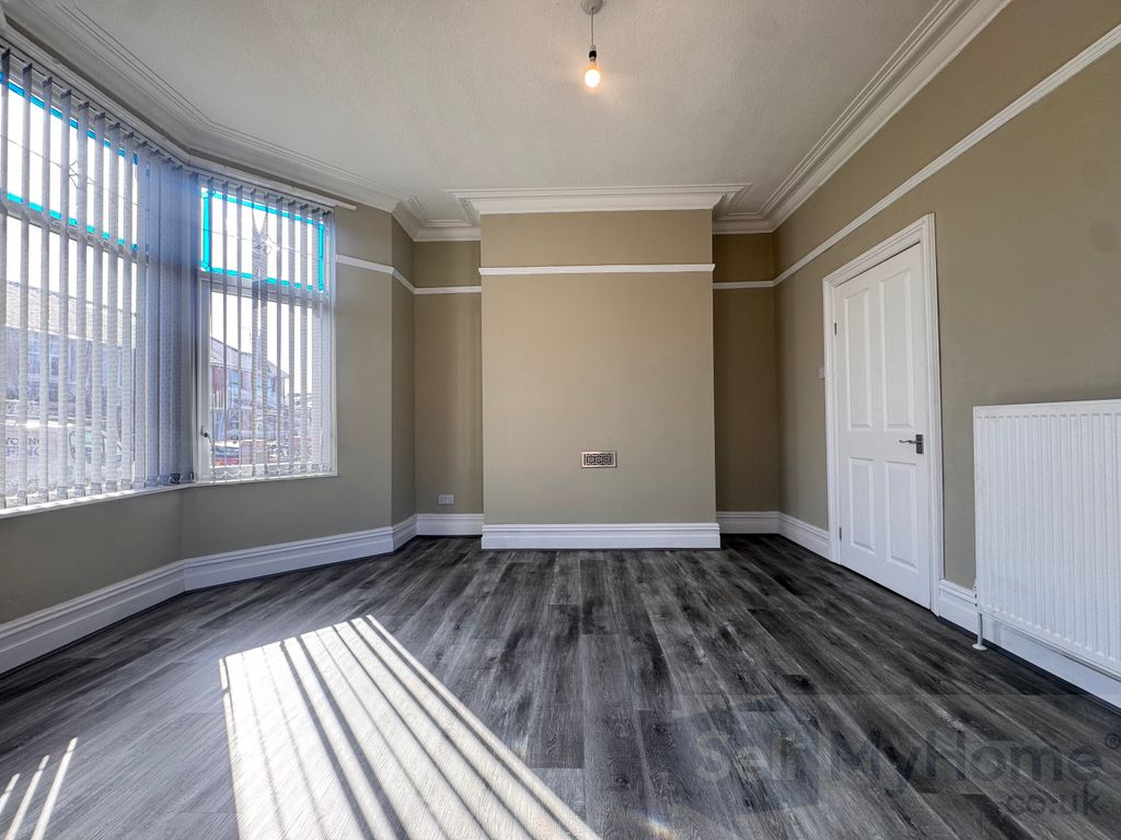 Property photo 2 of 17 Lounge