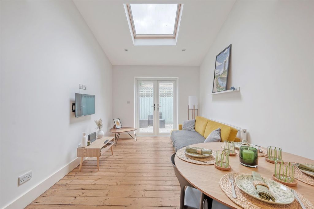 Property photo 3 of 13 4