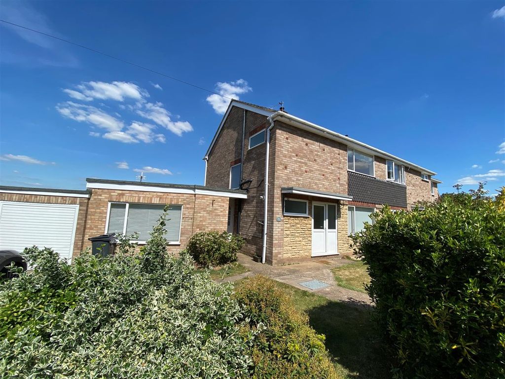 Property photo 1 of 9 38 Broadlands Front.Jpg