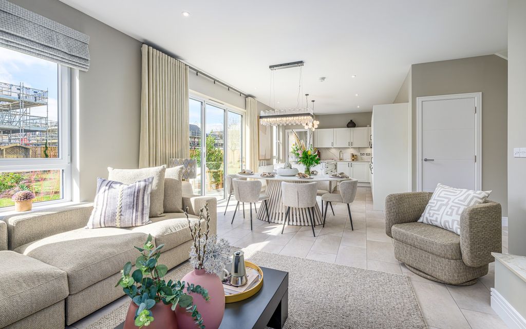 Property photo 2 of 13 Cornhill Village, Hamilton