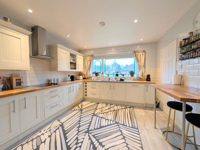 Property photo 2 of 31 Kitchen