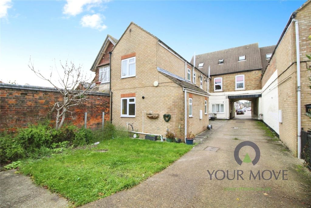 Property photo 3 of 14 Communal Garden